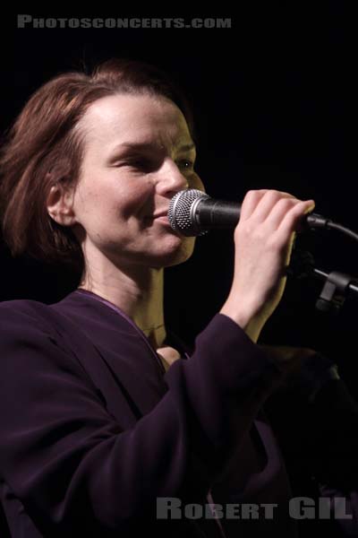 ANNA JARVINEN - 2010-12-01 - PARIS - La Maroquinerie - 